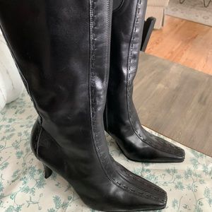 Donald J. Pliner black leather boots! Elegant, sexy and gorgeous!
